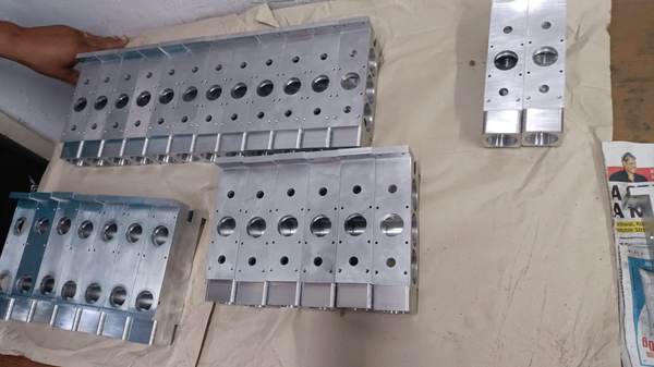 Batch of machined precision brackets